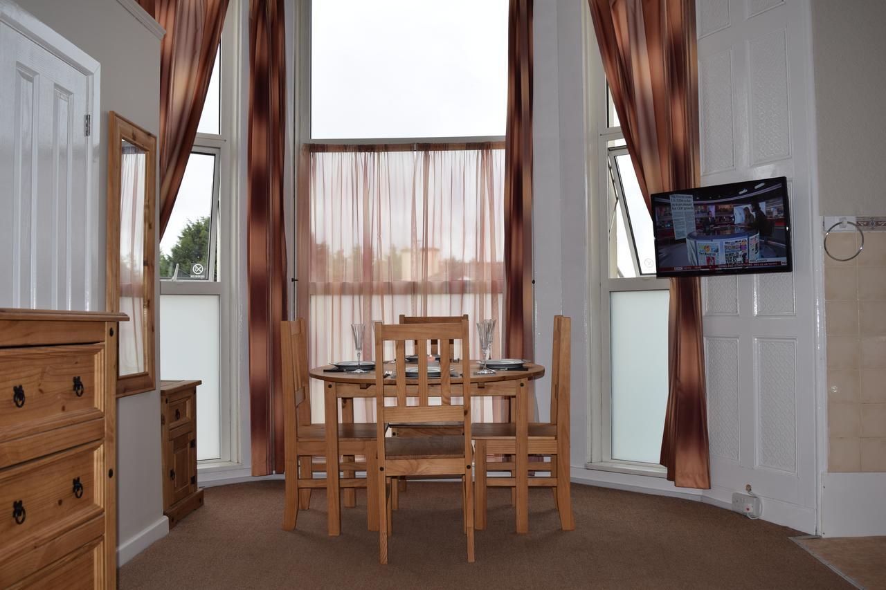 Tor Park Holiday Flatlets Torquay Exterior photo