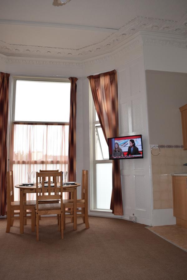 Tor Park Holiday Flatlets Torquay Exterior photo